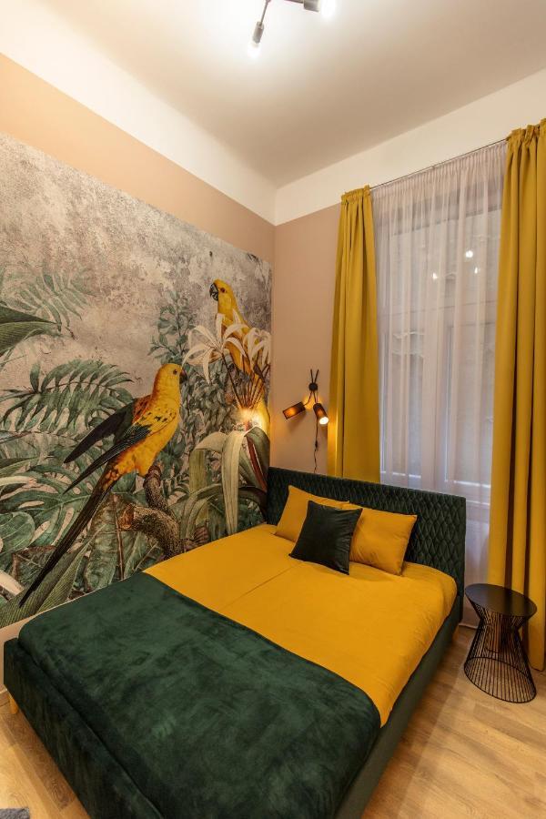 Apartment E12 Boutique *